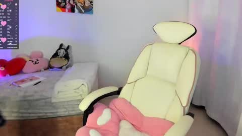 Snapshot of cyber_lizz chatting on 02-20-25, 09:42 Liz online show from 02-20-25, 09:42