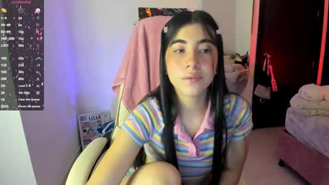 Snapshot of cyber_lizz chatting on 11-08-25, 10:30 Liz online show from 11-08-25, 10:30