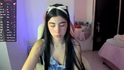 Snapshot of cyber_lizz chatting on 11-12-25, 10:09 Liz online show from 11-12-25, 10:09