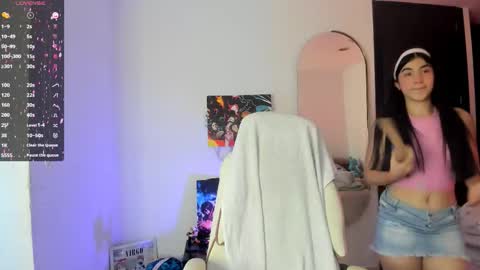 Snapshot of cyber_lizz chatting on 11-25-25, 08:20 Liz online show from 11-25-25, 08:20