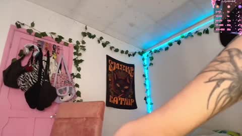 Snapshot of cybercami chatting on 02-05-25, 04:58 Camila online show from 02-05-25, 04:58