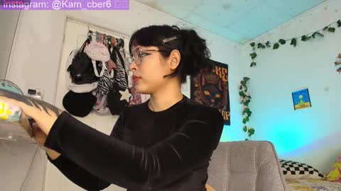 Snapshot of cybercami chatting on 09-29-25, 05:51 Camila online show from 09-29-25, 05:51