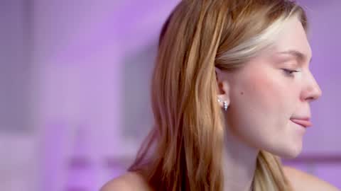 Snapshot of cyberheart_ chatting on 12-03-24, 03:44 EMILY online show from 12-03-24, 03:44