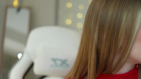 Snapshot of cyberheart_ chatting on 01-18-25, 03:49 EMILY online show from 01-18-25, 03:49