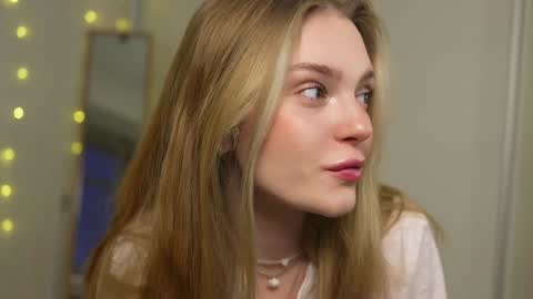 Snapshot of cyberheart_ chatting on 01-22-25, 02:35 EMILY online show from 01-22-25, 02:35