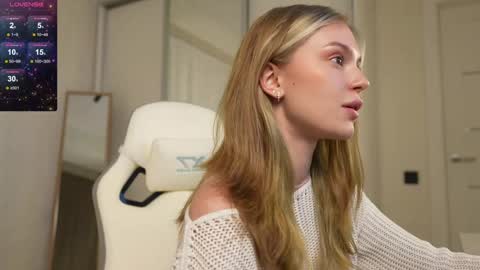 Snapshot of cyberheart_ chatting on 01-23-25, 06:45 EMILY online show from 01-23-25, 06:45