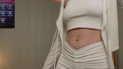 Snapshot of cyberheart_ chatting on 01-24-25, 04:17 EMILY online show from 01-24-25, 04:17