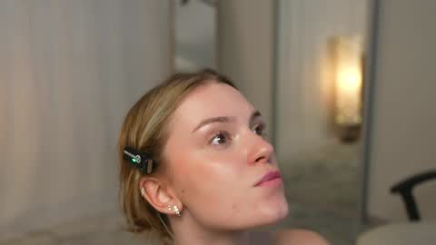 Snapshot of cyberheart_ chatting on 02-05-25, 05:31 EMILY online show from 02-05-25, 05:31