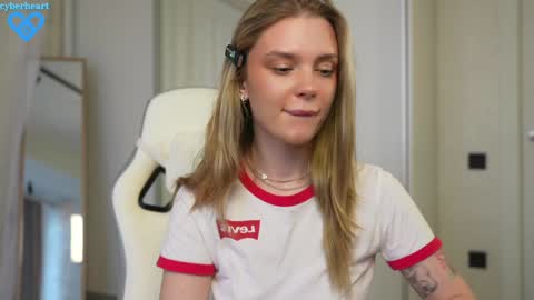 Snapshot of cyberheart_ chatting on 02-07-25, 02:15 EMILY online show from 02-07-25, 02:15