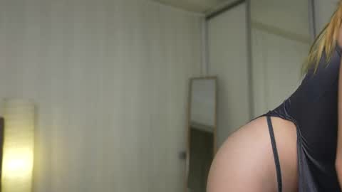 Snapshot of cyberheart_ chatting on 09-22-25, 05:15 EMILY online show from 09-22-25, 05:15