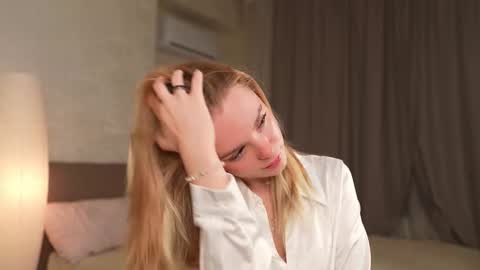 Snapshot of cyberheart_ chatting on 10-10-25, 05:34 EMILY online show from 10-10-25, 05:34