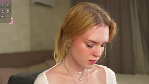 Snapshot of cyberheart_ chatting on 11-17-25, 04:35 EMILY online show from 11-17-25, 04:35