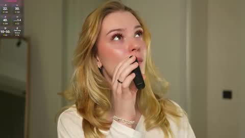 Snapshot of cyberheart_ chatting on 11-28-25, 04:53 EMILY online show from 11-28-25, 04:53