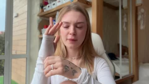 Im Emi streaming with my friend Reyna today online show from 04-18-26, 03:27