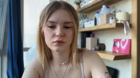 Im Emi streaming with my friend Reyna today online show from 06-05-26, 11:27