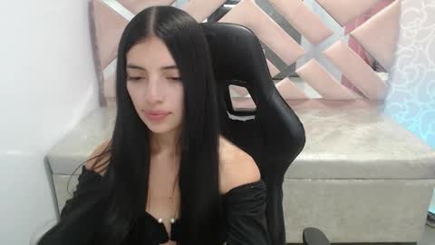 Snapshot of cynthia_ch chatting on 09-17-25, 04:47 CINTIA ARAUJO online show from 09-17-25, 04:47