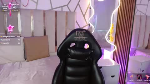 Snapshot of cyrus_tay chatting on 02-11-26, 12:21 cyrus_tay online show from 02-11-26, 12:21