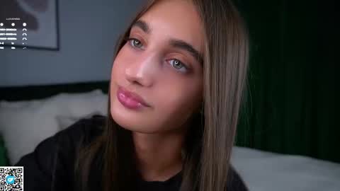 Snapshot of czamabech chatting on 10-19-25, 12:55 Isabella online show from 10-19-25, 12:55