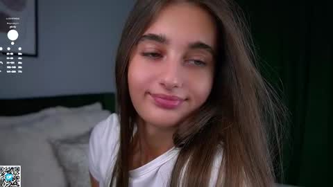 Snapshot of czamabech chatting on 10-23-25, 01:05 Isabella online show from 10-23-25, 01:05