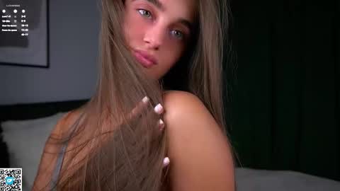 Snapshot of czamabech chatting on 11-09-25, 01:04 Isabella online show from 11-09-25, 01:04