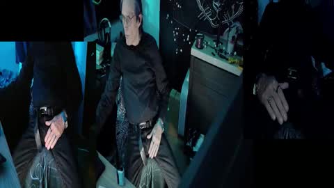 Snapshot of d_j_strokes chatting on 01-11-26, 09:36 Dave online show from 01-11-26, 09:36