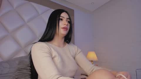 Snapshot of d_kimrouse_h chatting on 02-05-25, 07:18 Kim online show from 02-05-25, 07:18