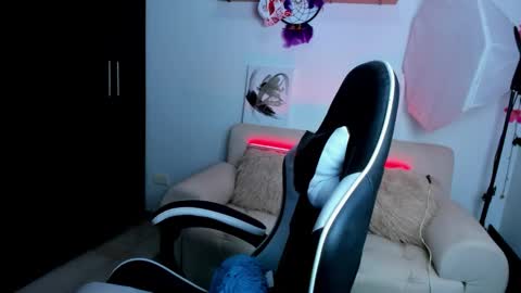 Snapshot of daahanna_ chatting on 11-28-25, 02:14 Ailyn online show from 11-28-25, 02:14