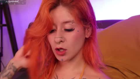 Snapshot of daarlene chatting on 11-03-25, 12:06 Darlene online show from 11-03-25, 12:06