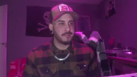 Snapshot of dabirdfree chatting on 11-30-25, 02:15 Destroyer online show from 11-30-25, 02:15