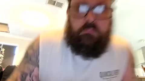 Snapshot of daddibear666 chatting on 12-20-25, 03:57 daddibear666 online show from 12-20-25, 03:57