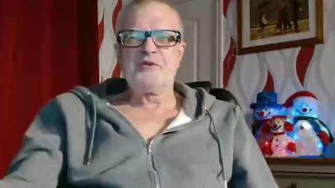 Snapshot of daddiescockforyou chatting on 12-09-24, 08:54 Brian ... online show from 12-09-24, 08:54