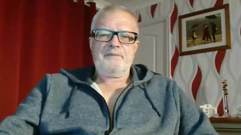 Snapshot of daddiescockforyou chatting on 09-25-25, 08:01 Brian ... online show from 09-25-25, 08:01