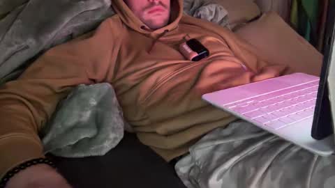 Leo online show from 10-26-25, 02:28