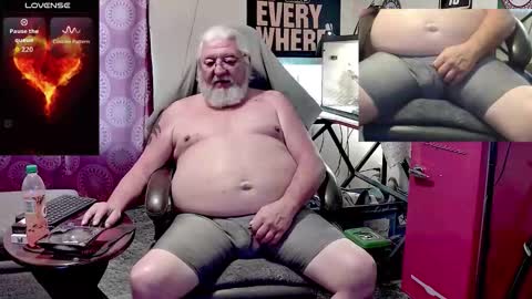 Snapshot of daddydom4fun chatting on 04-29-26, 10:16 Daddydom4fun online show from 04-29-26, 10:16