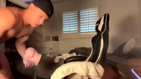 Snapshot of daddyfit95 chatting on 07-18-26, 05:39 daddyfit95 online show from 07-18-26, 05:39