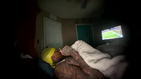 Snapshot of daddyjanimal chatting on 05-18-26, 07:36 sexy tatted king bbc online show from 05-18-26, 07:36
