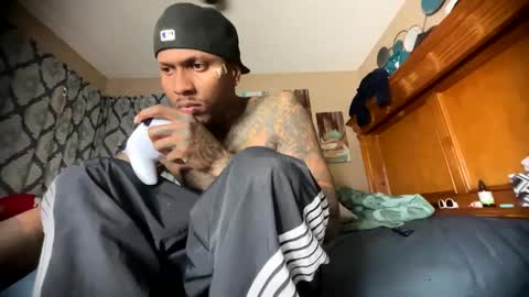 Snapshot of daddyjanimal chatting on 05-27-26, 08:50 sexy tatted king bbc online show from 05-27-26, 08:50