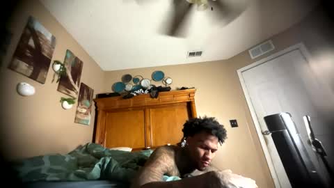 Snapshot of daddyjanimal chatting on 06-11-26, 07:06 sexy tatted king bbc online show from 06-11-26, 07:06