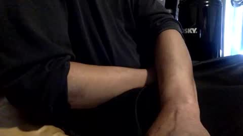 JOI use emoji thumbs up Faster   Thumbs down Slower    Hi Hand Stop    Fist Start.Stop online show from 03-03-26, 04:46