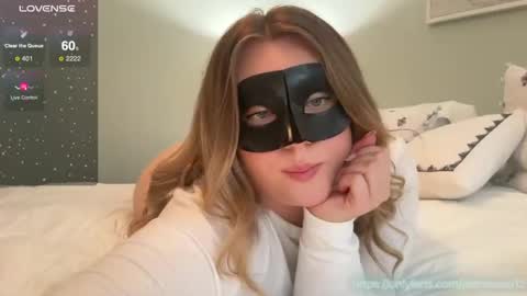 Snapshot of daddyslittlegirl12 chatting on 01-08-25, 05:37 Jaime online show from 01-08-25, 05:37