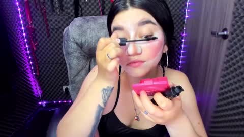 Snapshot of daddyspetite_ chatting on 02-20-25, 04:25 Lili online show from 02-20-25, 04:25