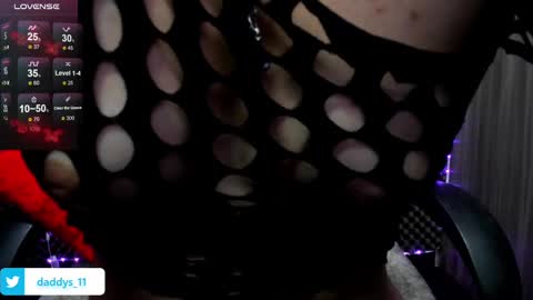 Snapshot of daddyspetite_ chatting on 03-11-25, 06:08 Lili online show from 03-11-25, 06:08