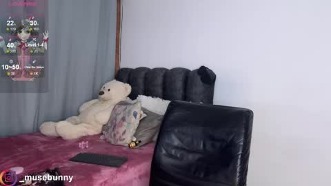 Snapshot of daddysweeeetbody chatting on 05-25-26, 04:51 Sophie online show from 05-25-26, 04:51