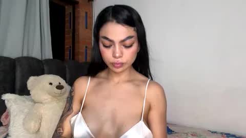 Snapshot of daddysweeeetbody chatting on 06-08-26, 02:23 Sophie online show from 06-08-26, 02:23