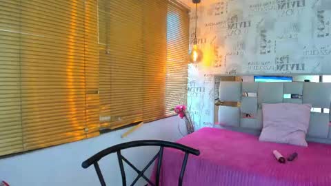 Snapshot of dafne_20 chatting on 09-22-25, 08:00 dafne_20 online show from 09-22-25, 08:00