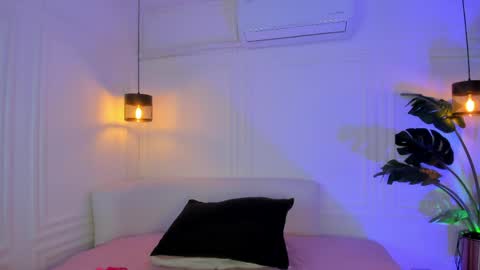 Snapshot of dafne_hillss chatting on 04-18-26, 11:25 dafne_hillss online show from 04-18-26, 11:25