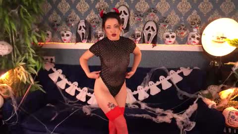 Dafni Mon online show from 10-31-25, 07:31