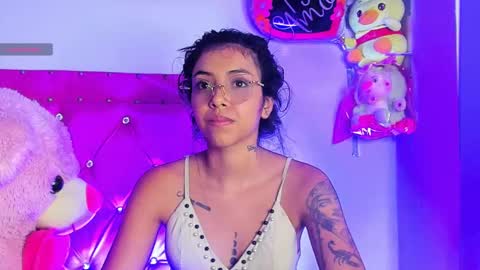 Snapshot of dahiangomezz chatting on 02-15-25, 08:33 online show from 02-15-25, 08:33