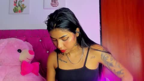 Snapshot of dahiangomezz chatting on 11-15-25, 08:00 online show from 11-15-25, 08:00