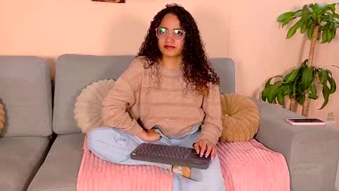 Snapshot of dahliabrowniee chatting on 05-06-26, 02:29 Dahli online show from 05-06-26, 02:29